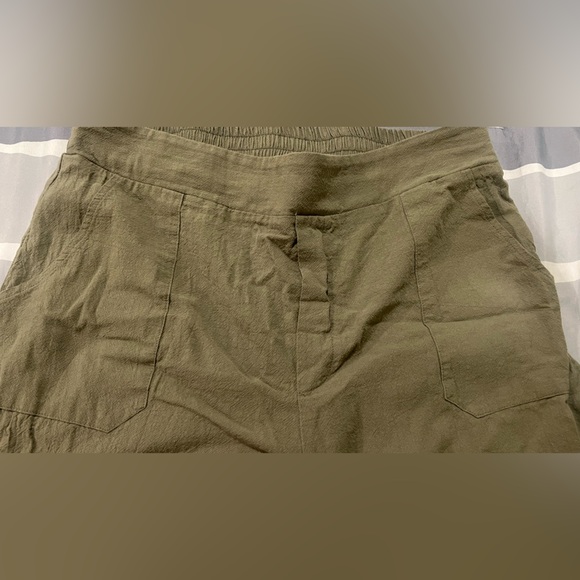 Women's Olive Wide-Leg Chinos - Picture 2 of 3